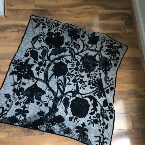 SUDHA silk scarf - Picture 1 of 6